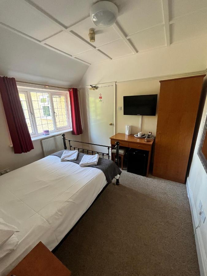 The Admirals Inn Guest House Bracknell Exterior photo