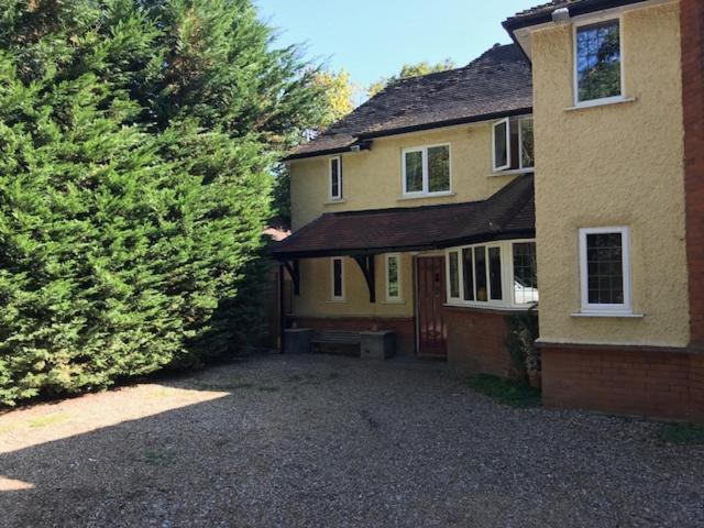 The Admirals Inn Guest House Bracknell Exterior photo